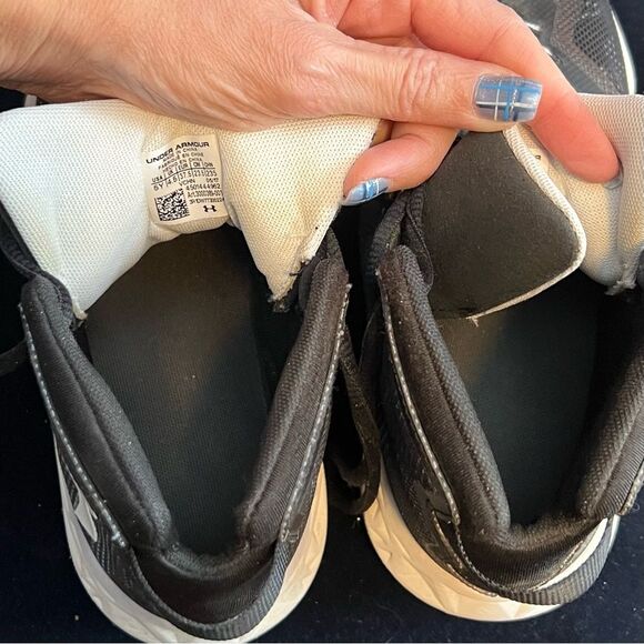✅Under Armour Girls Basketball Shoes - Size 5 - Great Find! - Picture 6 of 8